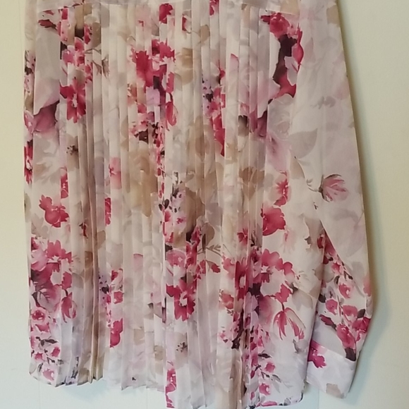 Top - Picture 3 of 4